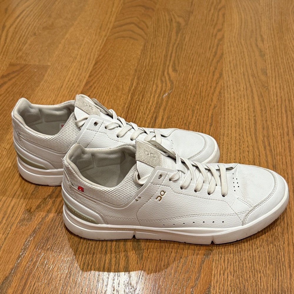 On Running Women’s Roger Sneakers